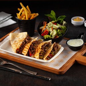 BİFTEKLİ QUESADILLA