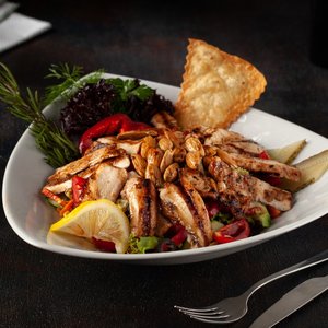 TAVUKLU BADEMLİ SALATA