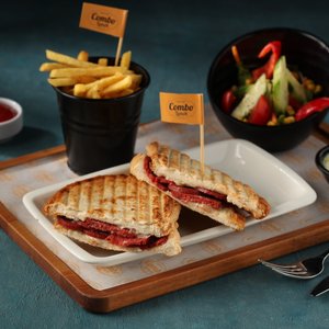 SUCUKLU KAŞARLI TOST